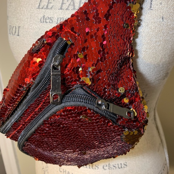 ✨NWOT✨ Large Sequence Fashionable Fanny Pack - Picture 2 of 15